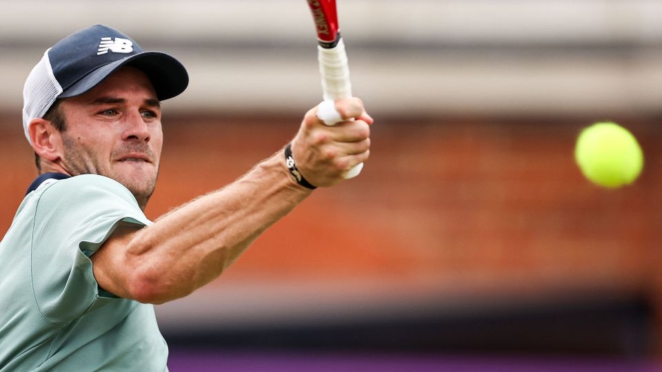 球员夹在中 球员夹在中